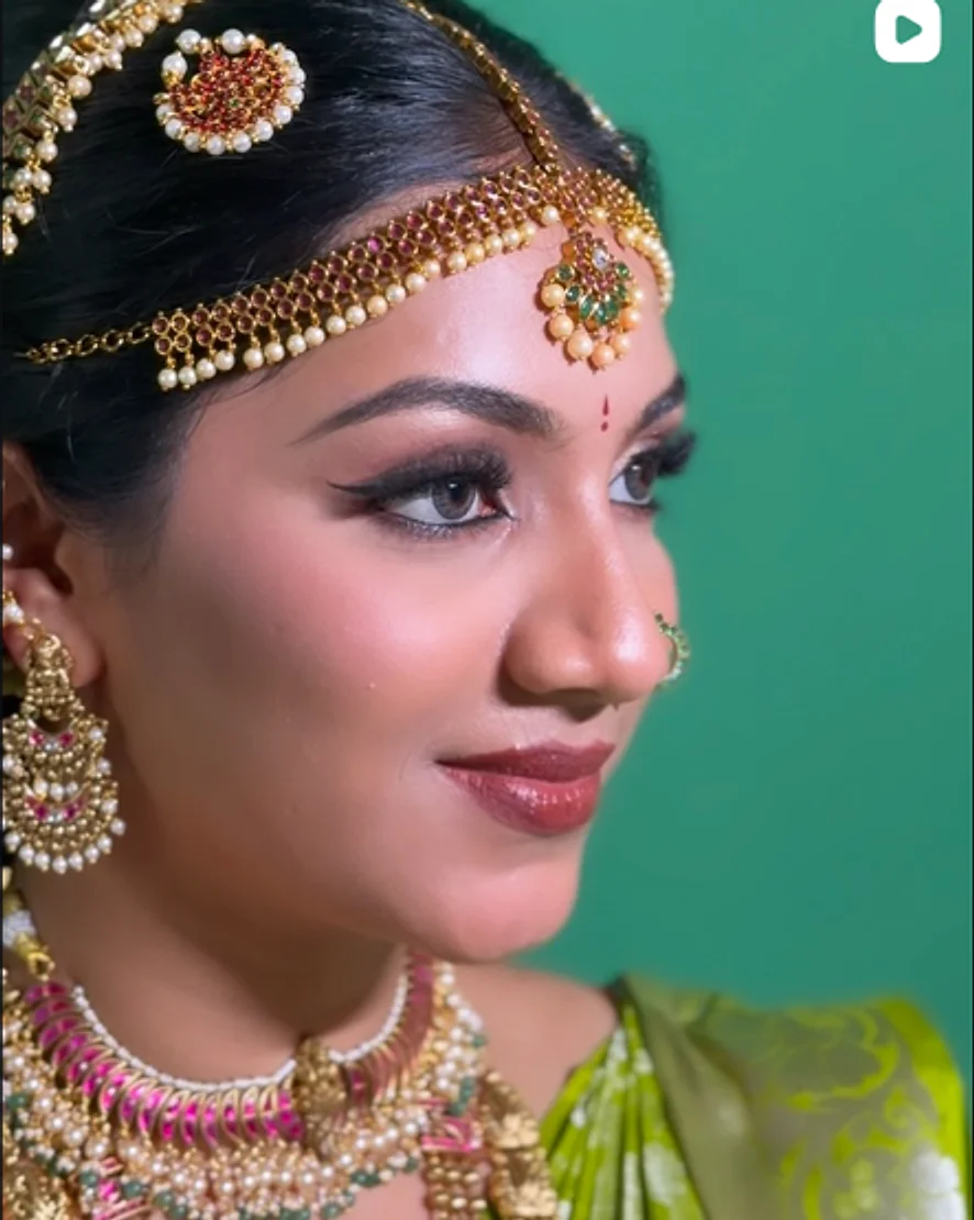 Muhurtham look, gold temple jewellery and jasmine